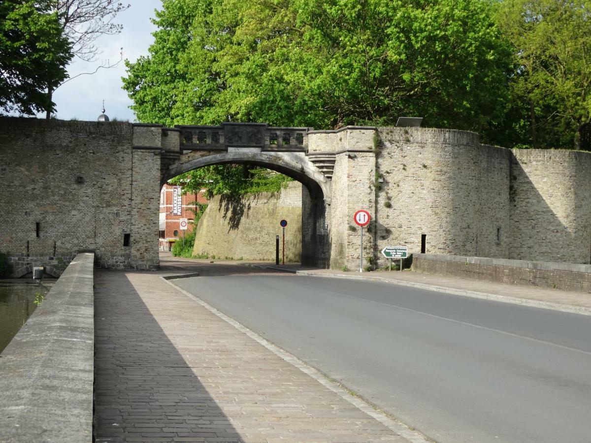 Aan De Vestingrand Villa Ieper Luaran gambar